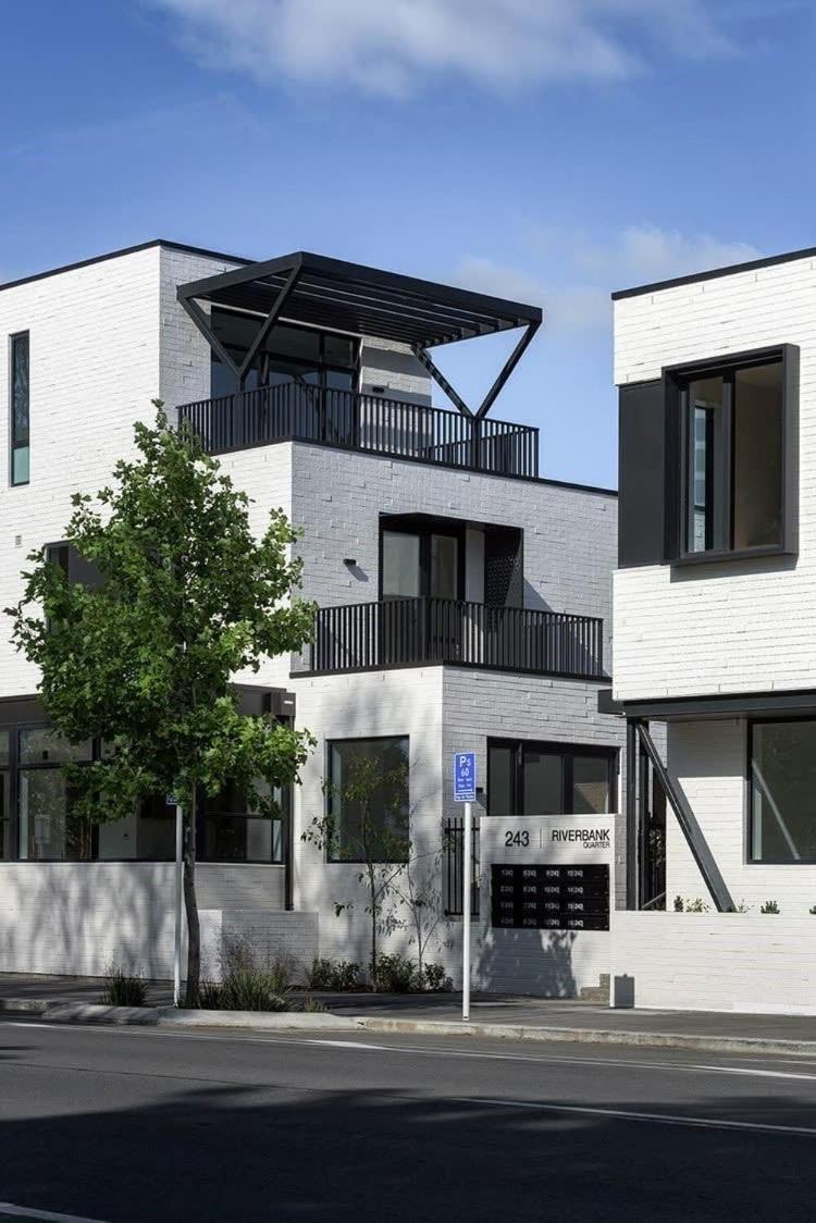 Chic And Contemporary Living At Cambridge Terrace Villa Christchurch Bagian luar foto