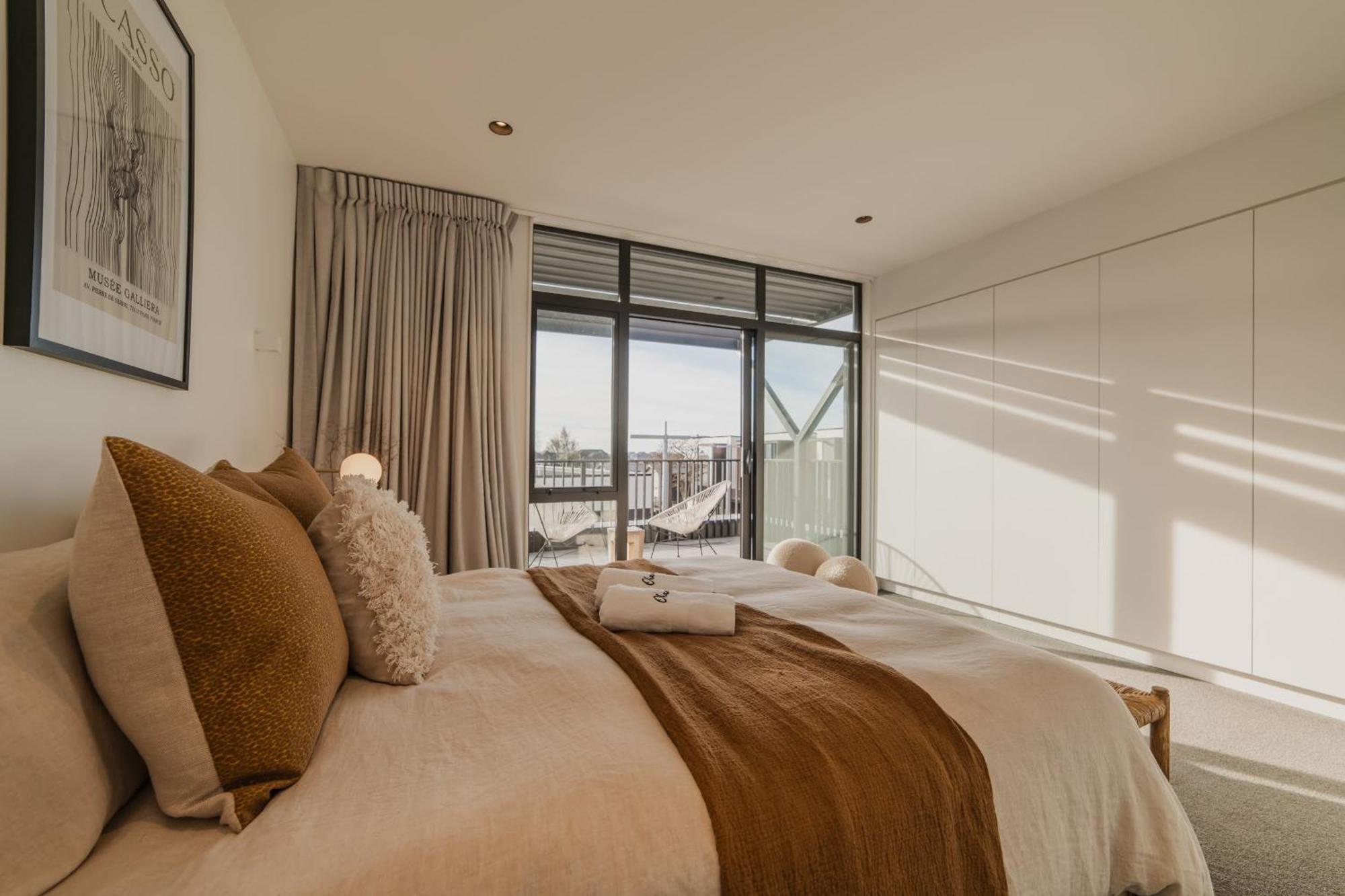 Chic And Contemporary Living At Cambridge Terrace Villa Christchurch Bagian luar foto